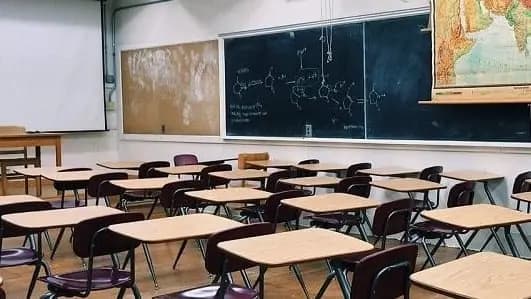 الحلبي يعلن إقفال المدارس في هذا اليوم