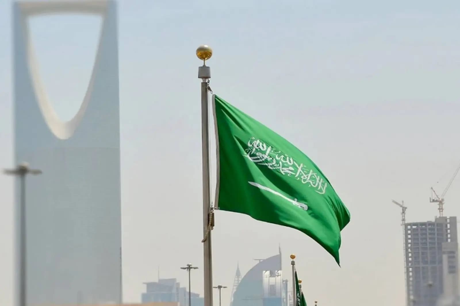 الخارجية السعودية: نؤكد وقوفنا إلى جانب إيران