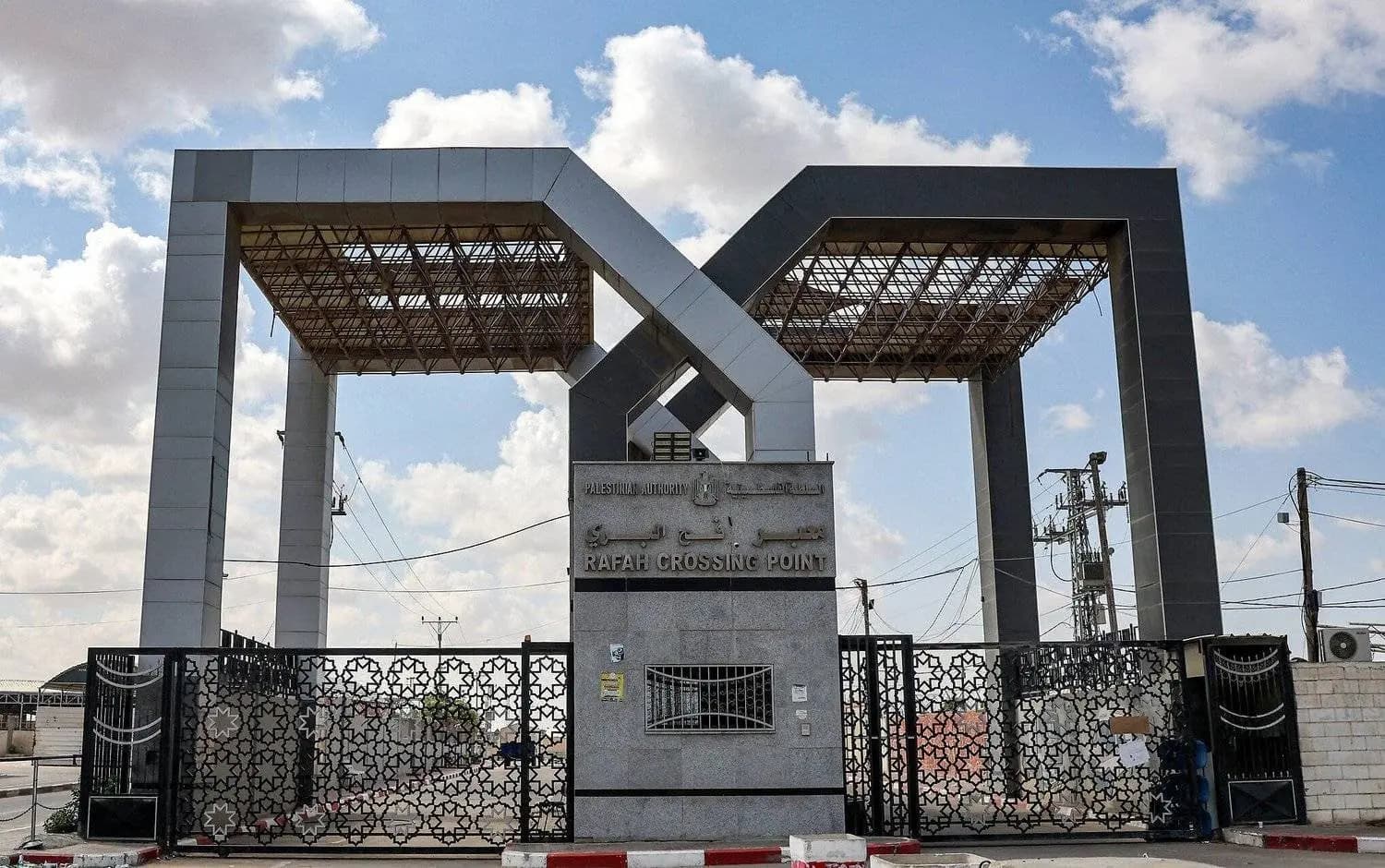 المكتب الإعلامي في غزة يطالب بفتح معبر رفح