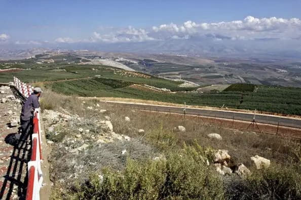 قصف معاد يشعل النيران في الجنوب