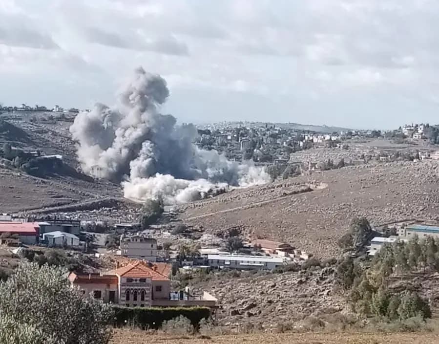 في الدوير.. العدو يستهدف مبنىً سكنيًا