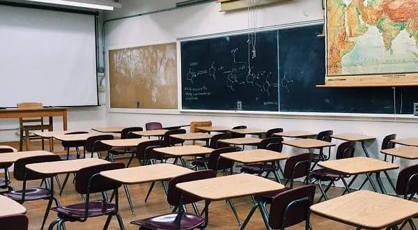 " لإعادة النظر بالخطة التربوية".. بيان من الأساتذة المتعاقدين