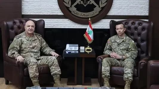 رئيس لجنة الإشراف الخماسية يزور قائد الجيش