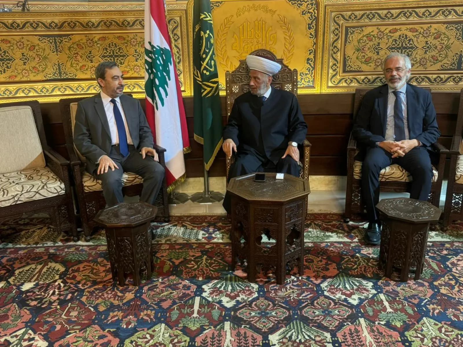 "للحفاظ على السلم الأهلي".. الحوت يلتقي المفتي دريان