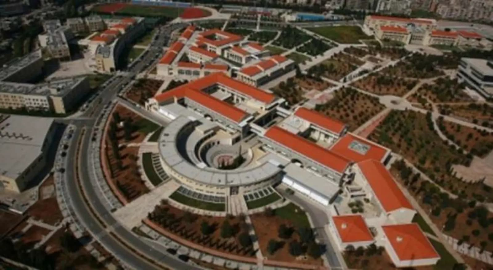 الجامعة اللبنانية تستأنف التعليم حضوريا