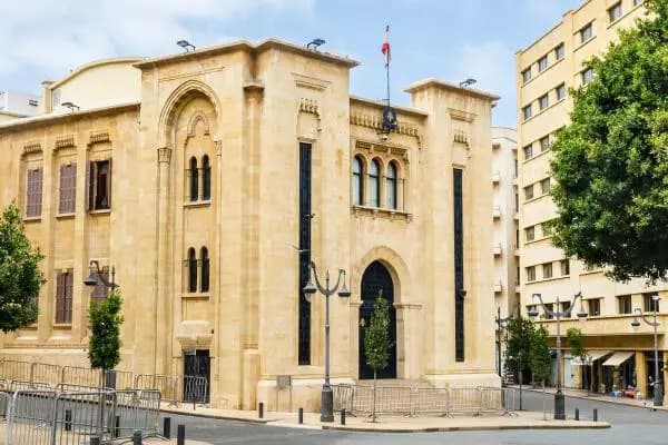 "علقوا" بالمجلس!
