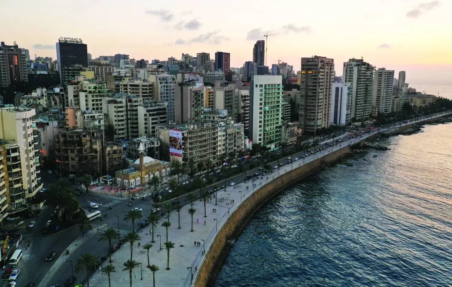 تقارب سفراء في بيروت