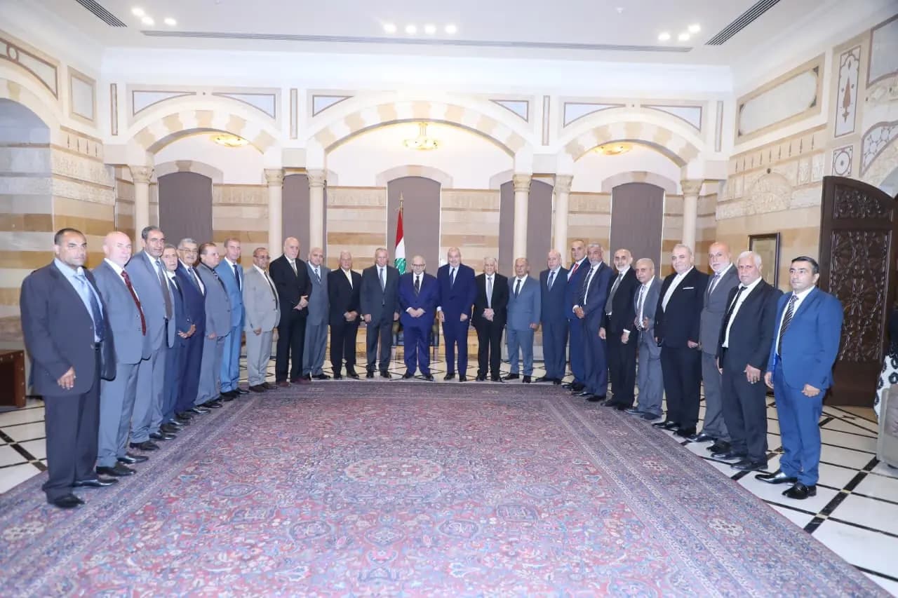 سلام يبحث أوضاع العسكريين ويستقبل وفدًا اقتصاديًّا إماراتيًّا