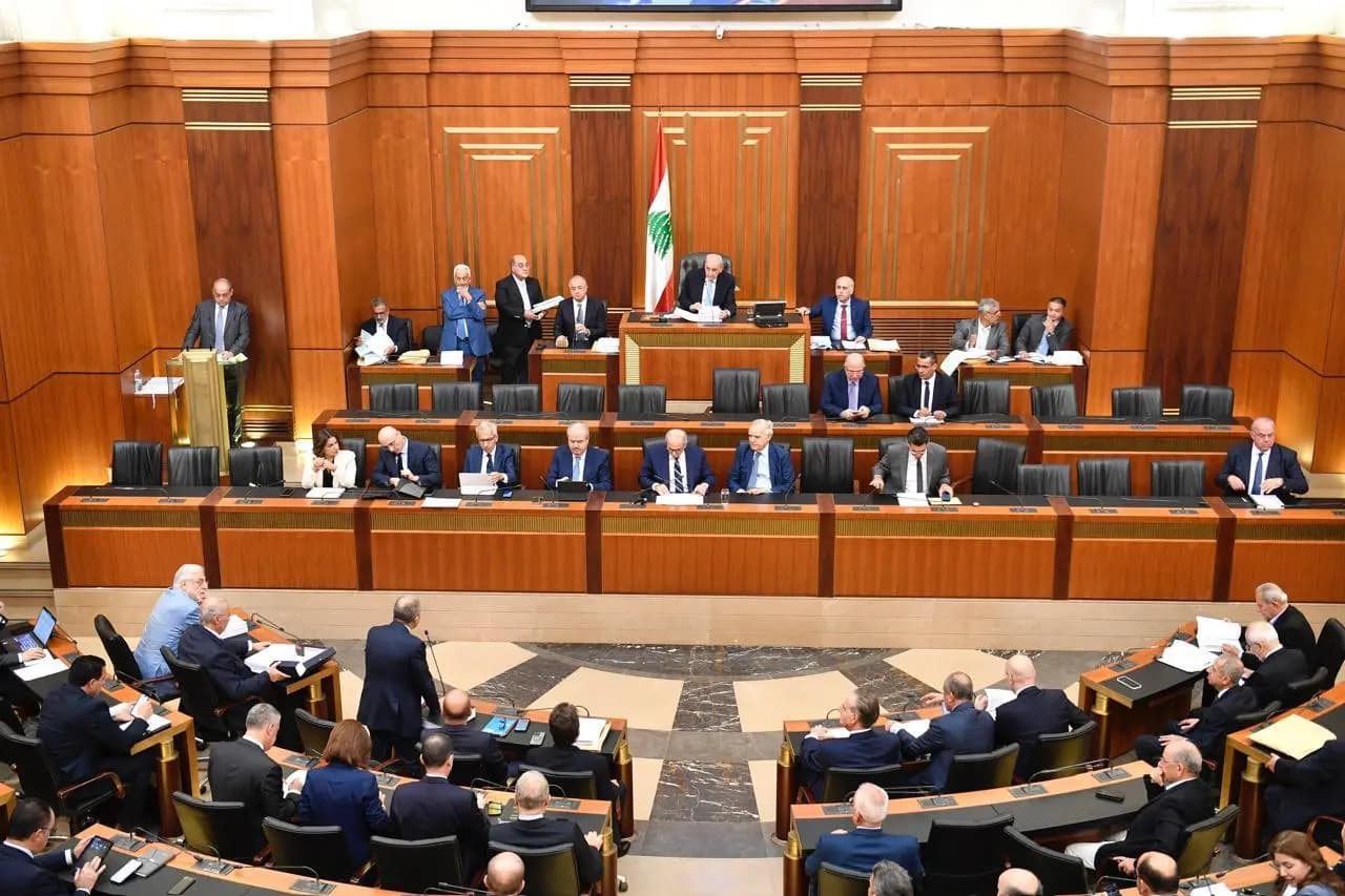 سجال خلال الجلسة النيابية.. وبري يهدد!