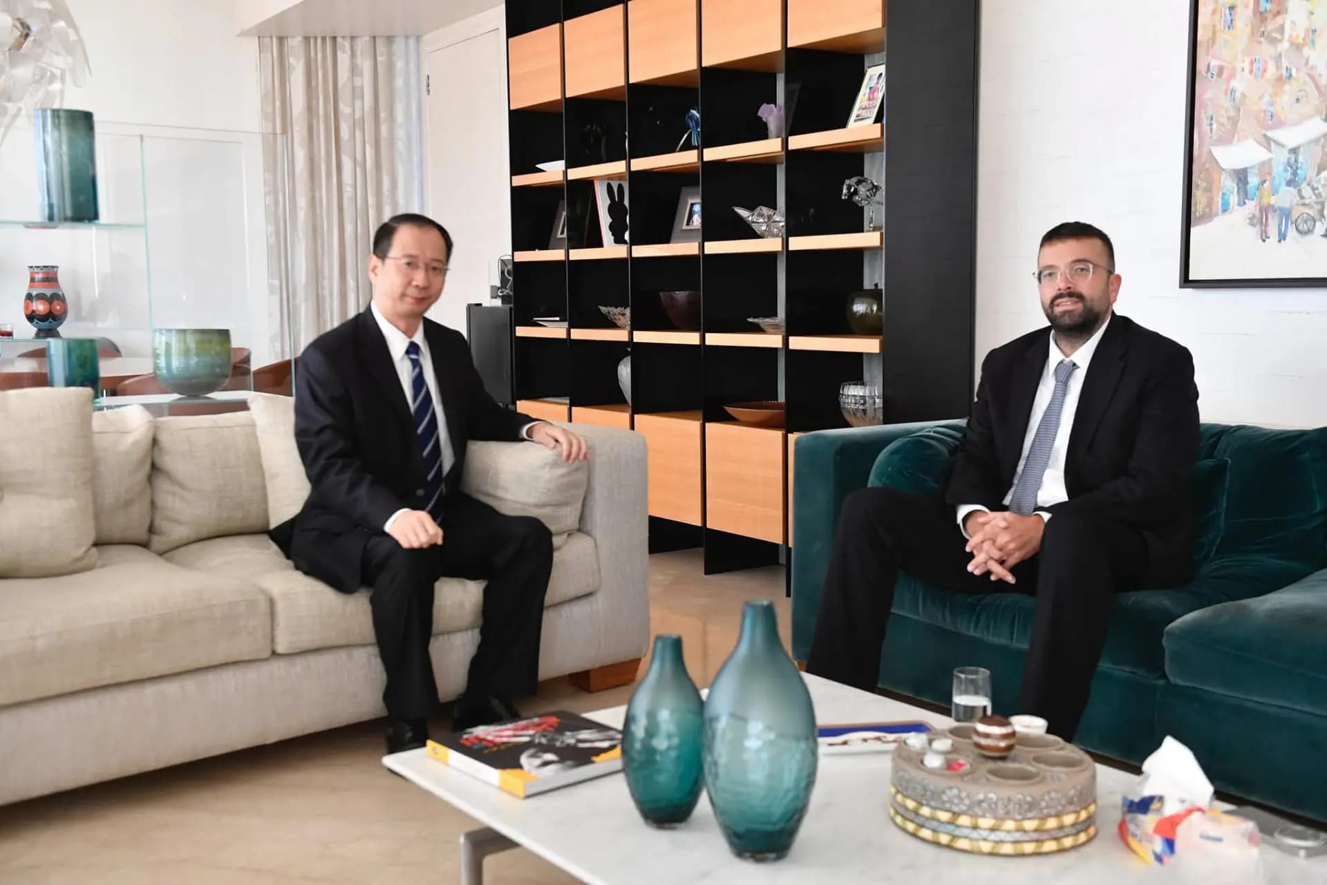 أحمد الحريري يستقبل السفير الصيني في بيروت