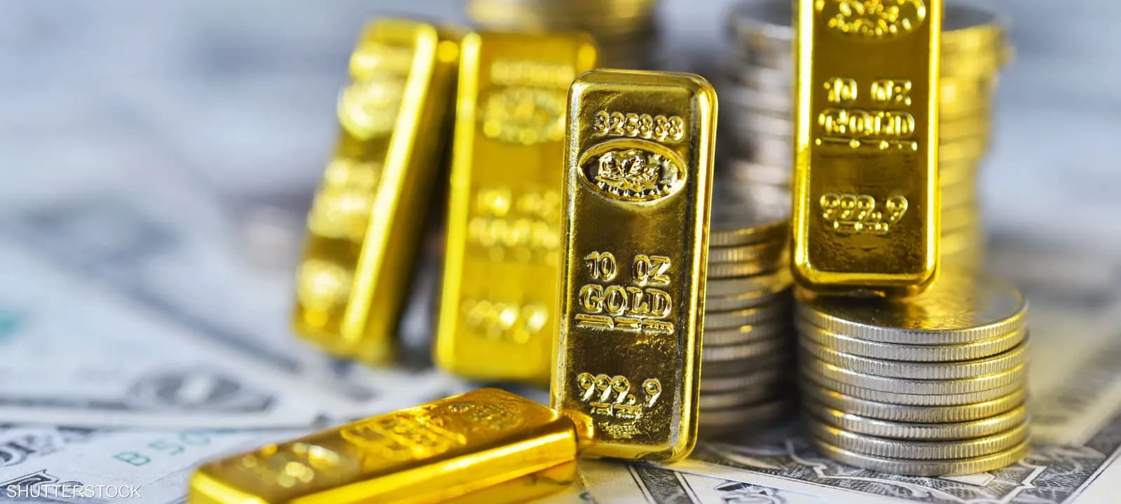 من الذروة إلى الهبوط.. الذهب يخسر لمعانه
