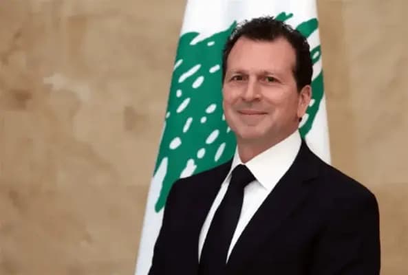 شحادة يتفقد ملفات المهجرين.. ويشدّد على الدقة