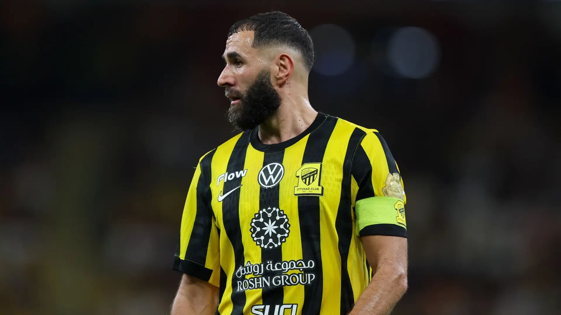بنزيما يثير الجدل.. هل يغادر اتحاد جدة؟
