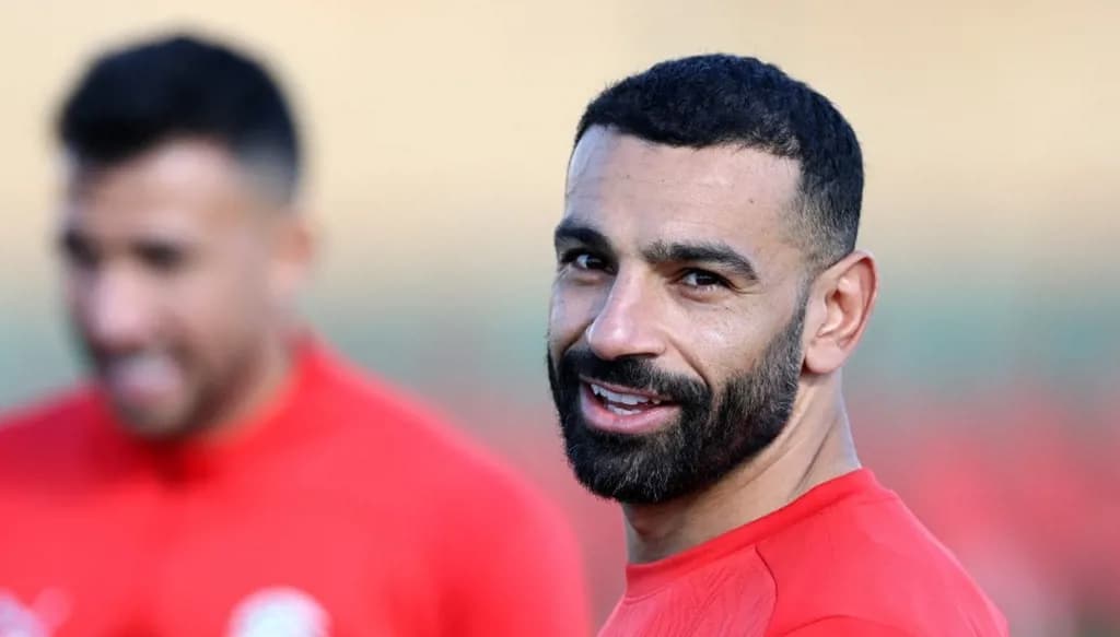 "اكتفى بابنتيه".. محمد صلاح يحتفل بالميلاد دون زوجته