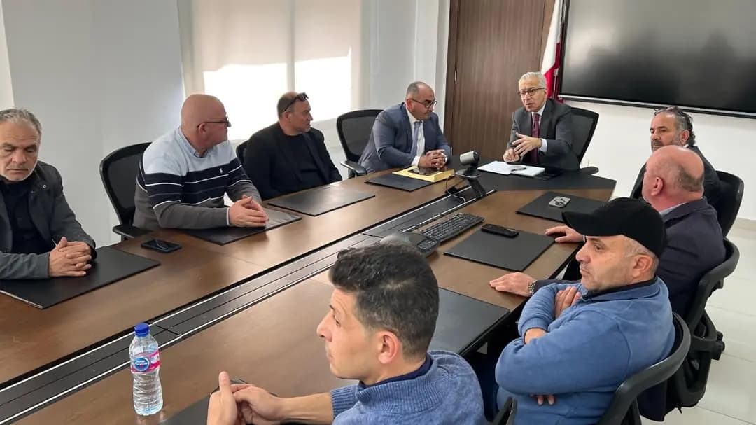 البساط يلتقي نقابة مربّي الأبقار ويؤكد تشديد الرقابة على الأسواق