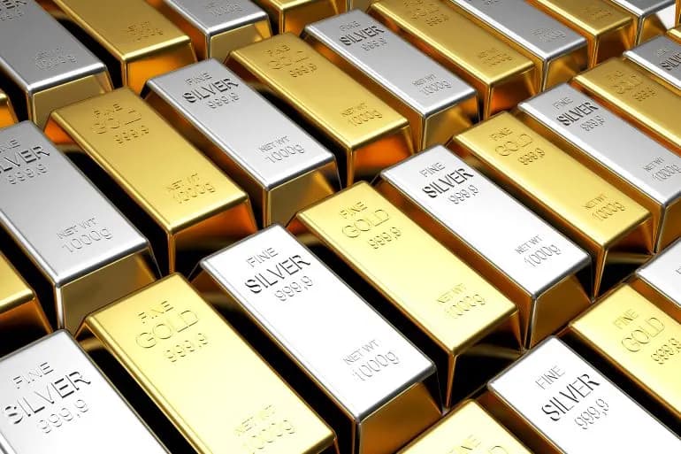 بعد الارتفاع القياسي.. الذهب والفضة ينخفضان