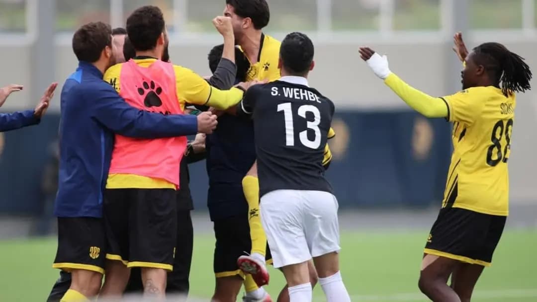 العهد يحقق فوزًا هامًا.. والصفاء يقلب الطاولة على الحكمة