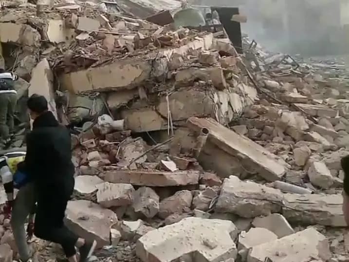 "مئة في المئة".. الصحة تتكفل بعلاج مصابي انهيار مبنى التبانة