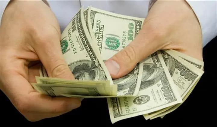 كيف افتتح الدولار؟