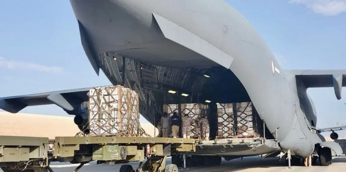 طائرة مساعدات تصل بيروت لدعم اللبنانيين