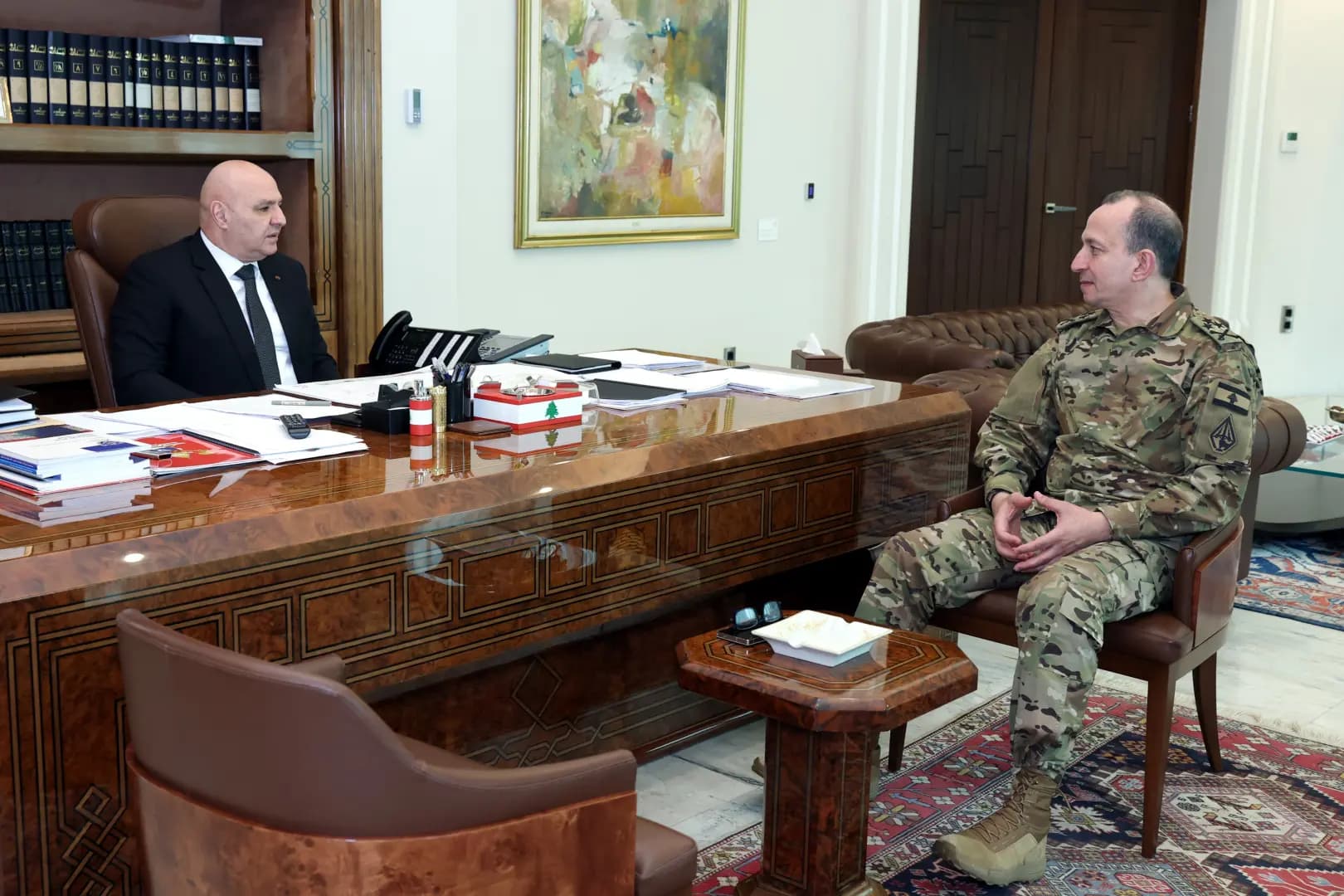 "تعزيز الإجراءات الأمنية".. بين عون وهيكل