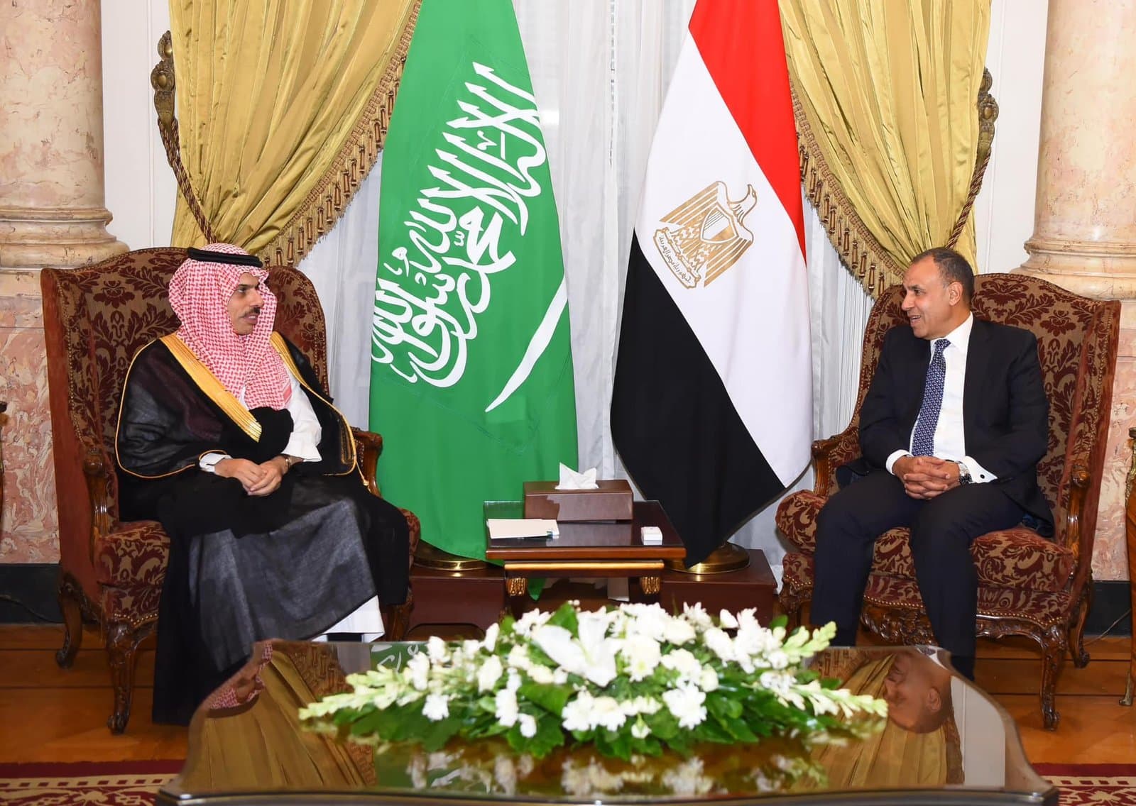 اتصال بين عبد العاطي وبن فرحان: لضمان دخول المساعدات إلى غزة