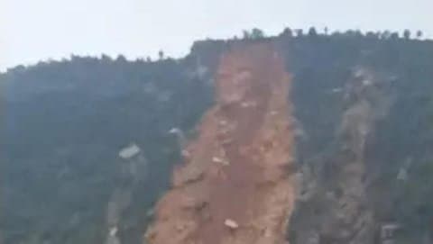 انهيار جبلي بسبب العاصفة