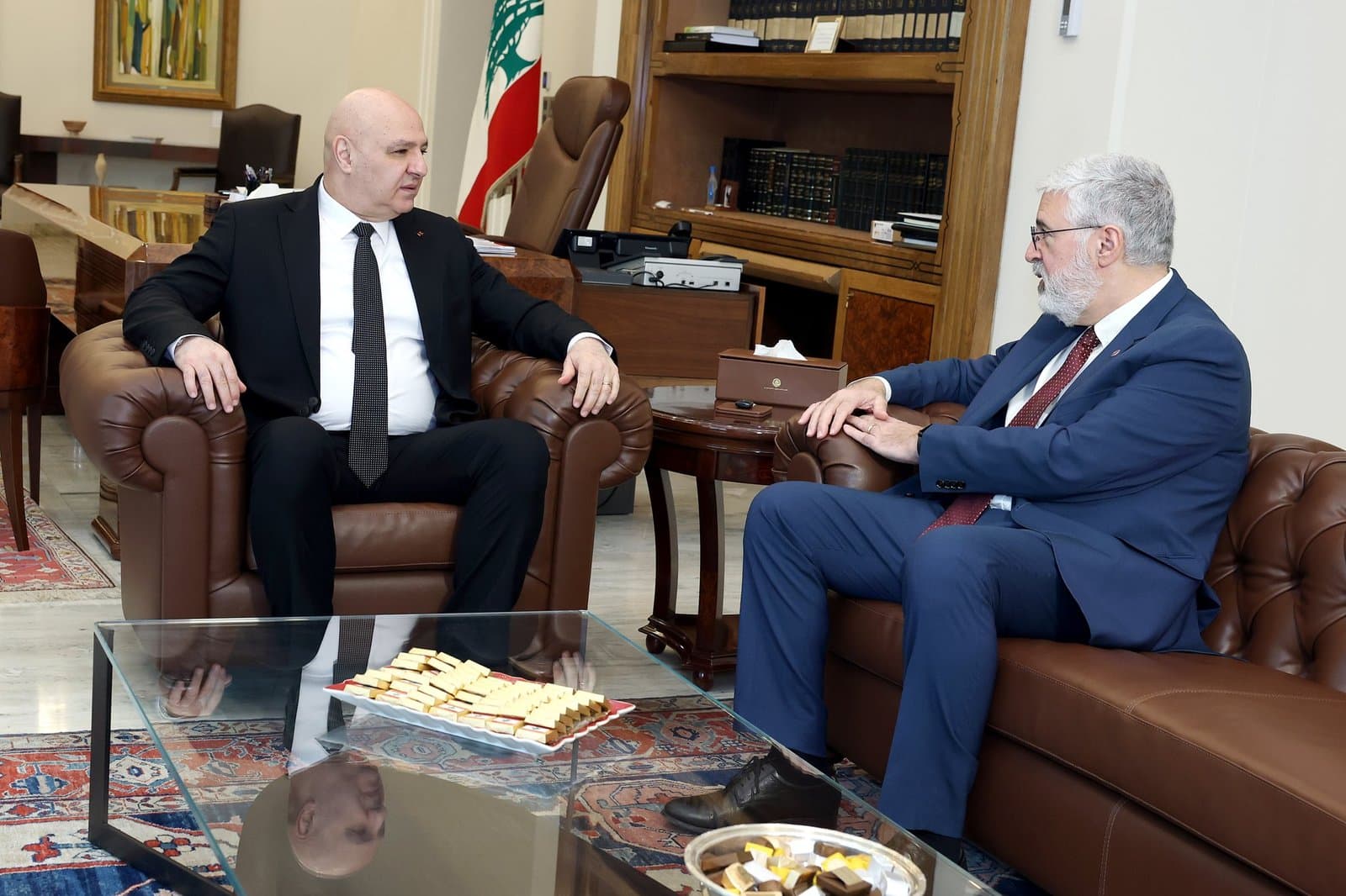 الواقع التربوي بين عون ورئيس الجامعة الأميركية في بيروت