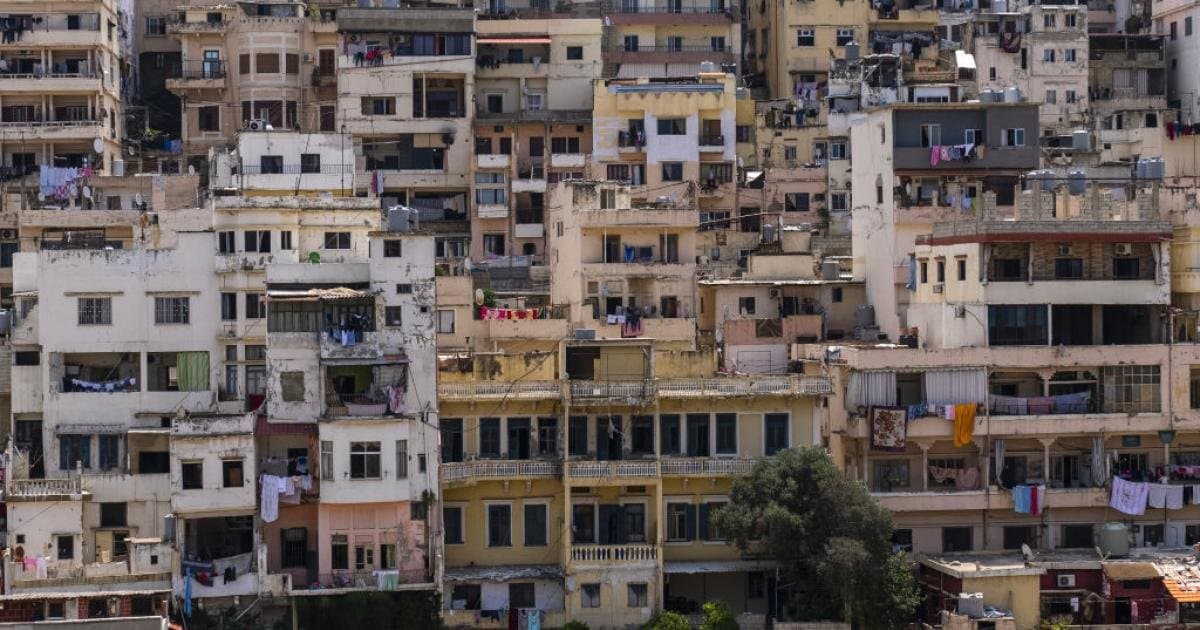 مبان متصدعة قرب المدارس في طرابلس.. و"التربية" تتحرك