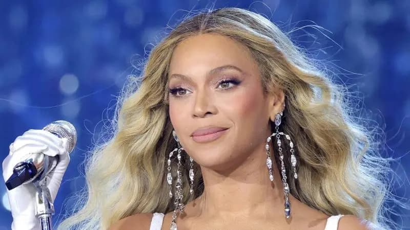 "بيونسيه" تُفاجئ الجميع.. بإطلالة جديدة!