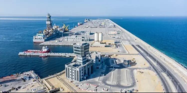 استهداف خزانات وقود في عمان