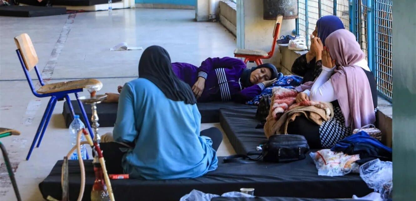 كم بلغ عدد النازحين في مراكز الإيواء؟