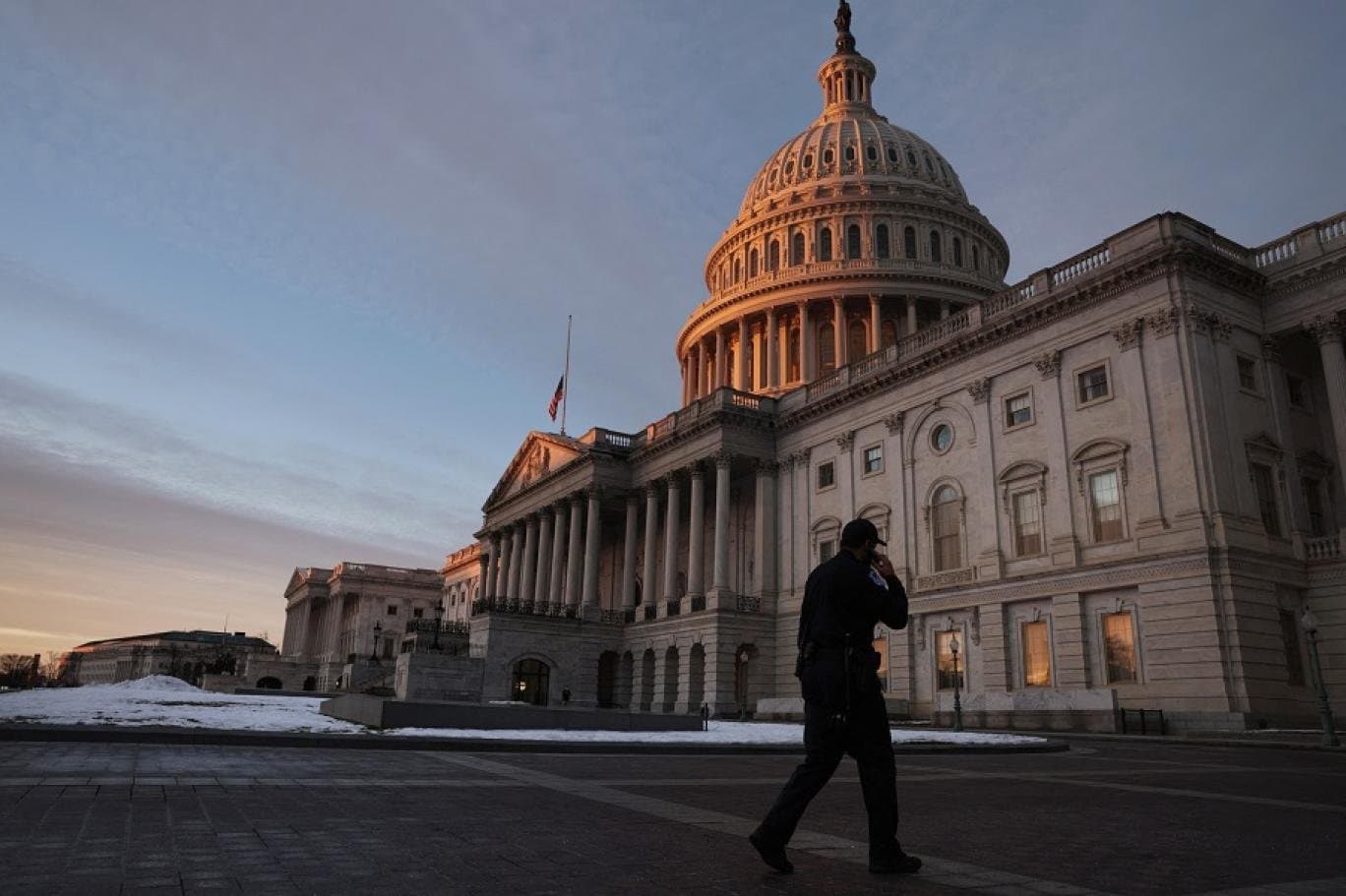 يحدث في أميركا هل شاخت المؤسسات الديمقراطية بما يحول دون مقدرتها على تجديد نفسها وتجاوز العثرات والمؤامرات؟