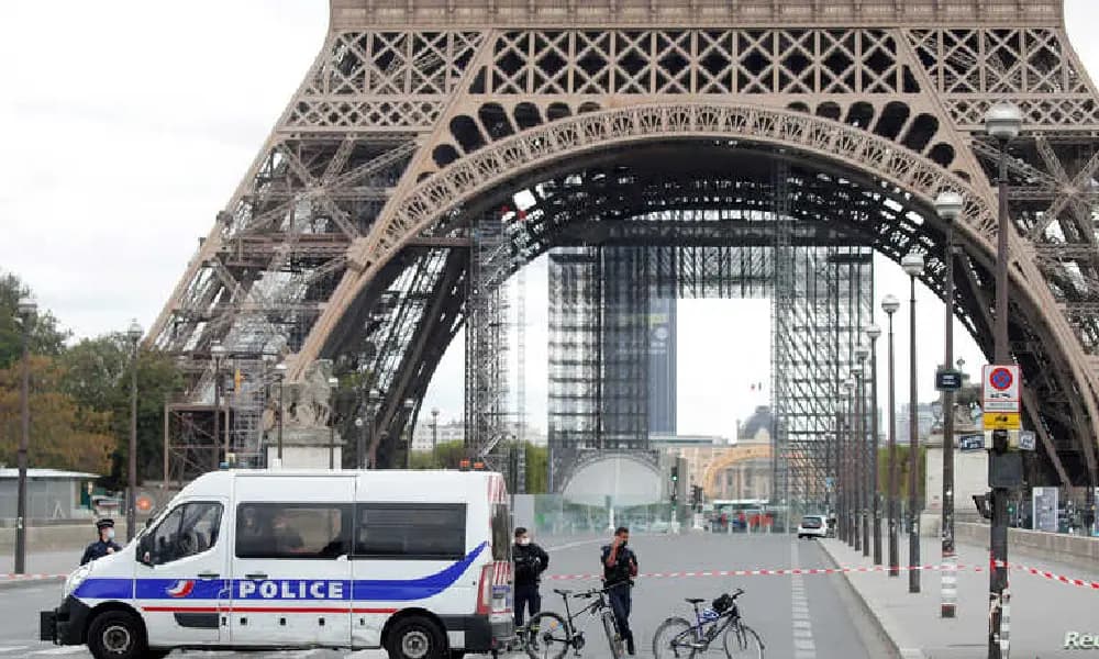 في باريس… إطلاق النار على رجل هاجم شرطيًا بسكين