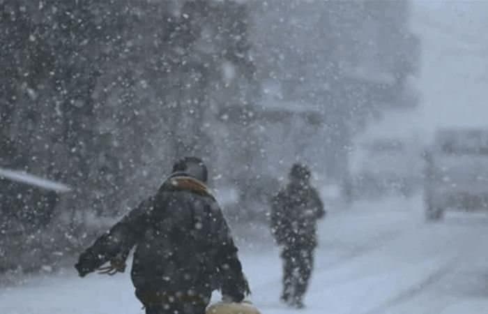 شتاءُ اللبنانيين بردٌ وظلام... هل ذهبَ شراءُ ألواح الطاقة هدرًا؟